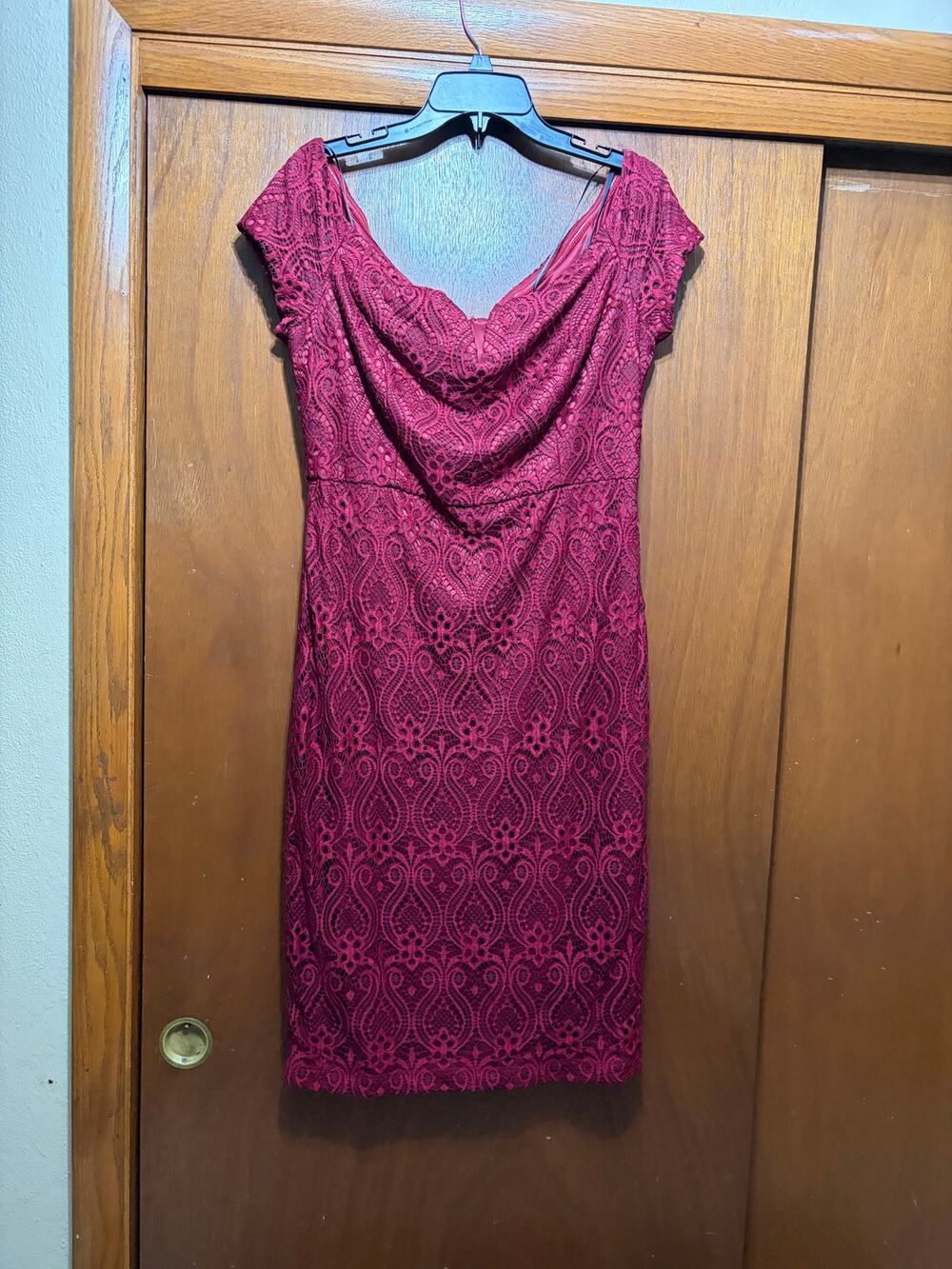 GUESS Women's L Burgundy Lace Off Shoulder Bodycon Dress Romantic Cocktail